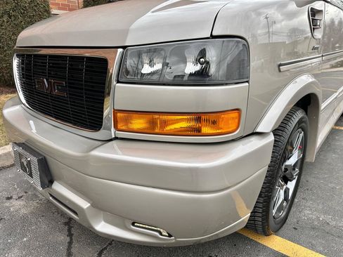 Used 2023 GMC Savana 2500 image 10
