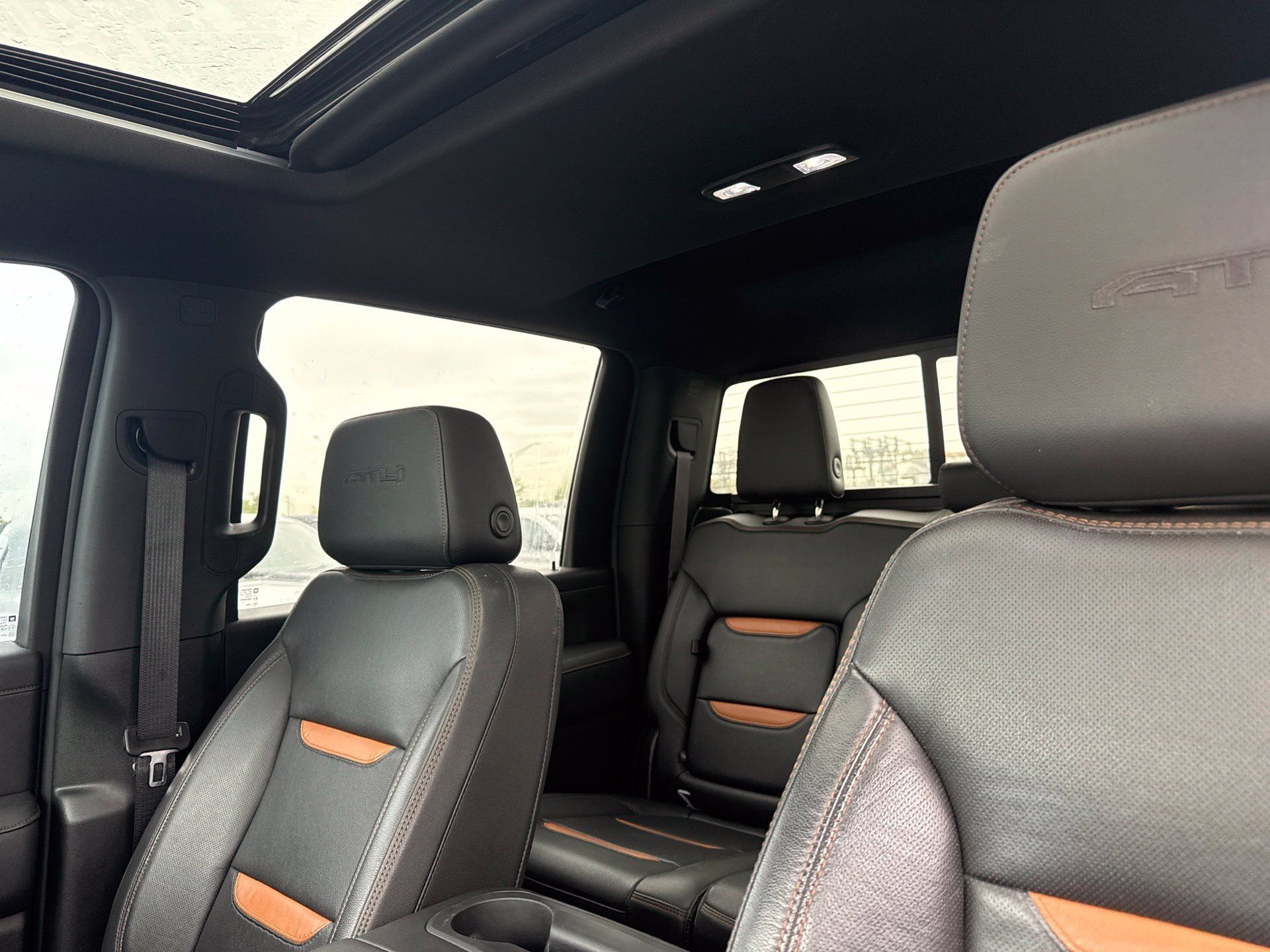 Used 2022 GMC Sierra 2500 AT4 w/ AT4 Premium Plus Package AWD/4WD image 11