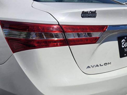 Used 2014 Toyota Avalon XLE Touring FWD image 9