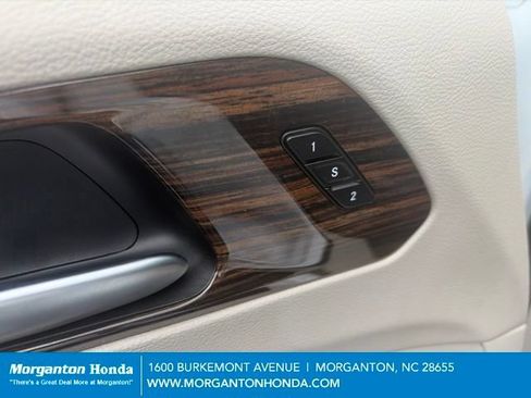 Used 2023 Chrysler Pacifica Limited w/ Uconnect Theater Family Group AWD/4WD image 13