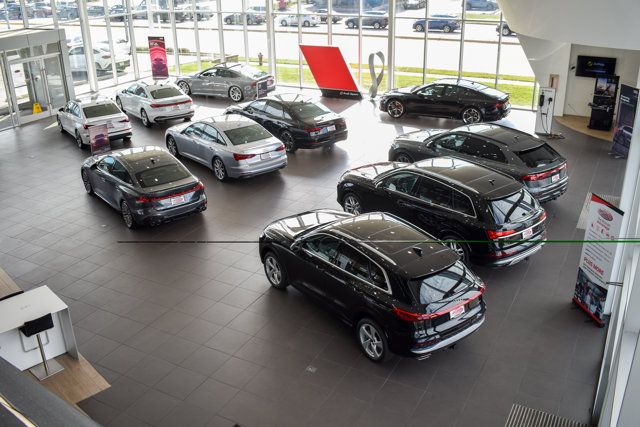 Used 2024 Audi Q5 2.0T Premium Plus w/ Premium Plus Package AWD/4WD image 3
