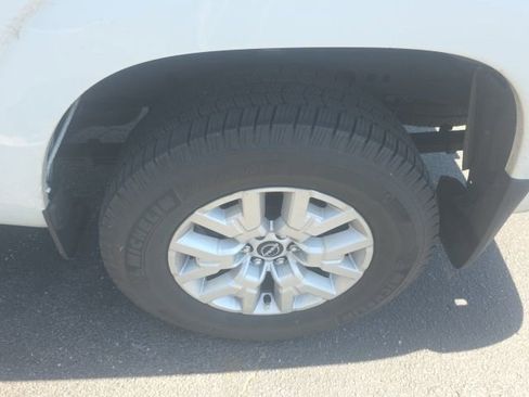 Used 2022 Nissan Frontier SV w/ Technology Package image 5