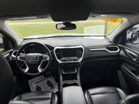 Used 2023 GMC Acadia SLT FWD image 3