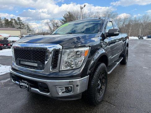 Used 2017 Nissan Titan SV image 2