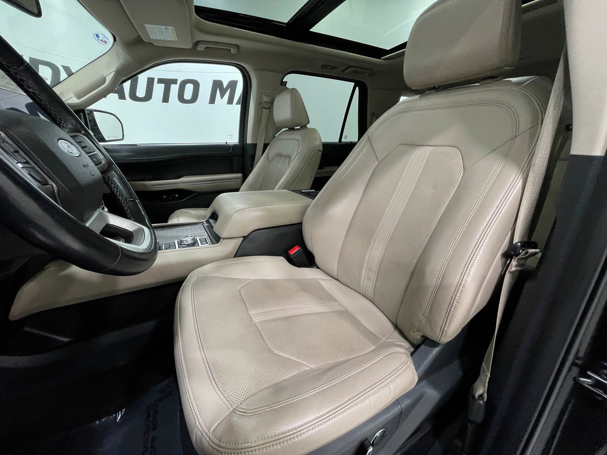 Used 2024 Ford Expedition Limited AWD/4WD image 14