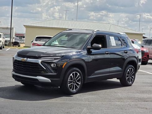 Used 2025 Chevrolet TrailBlazer LT AWD/4WD image 7