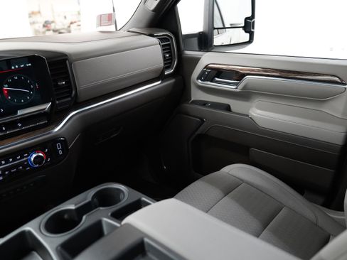 Used 2024 GMC Sierra 3500 SLE image 13