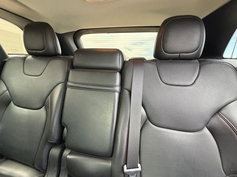 Used 2016 Jeep Cherokee Trailhawk w/ Comfort/Convenience Group AWD/4WD image 11