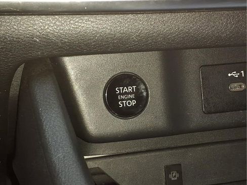 Used 2025 Nissan Rogue SL image 12