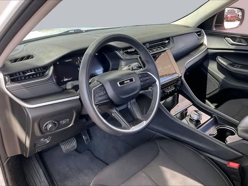 Used 2023 Jeep Grand Cherokee L Laredo AWD/4WD image 17
