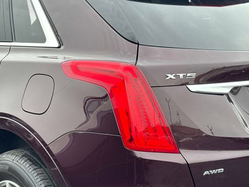 Used 2017 Cadillac XT5 Luxury image 31