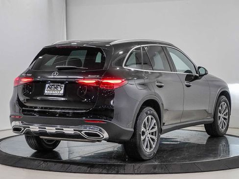 Used 2025 Mercedes-Benz GLC 300 4MATIC image 4