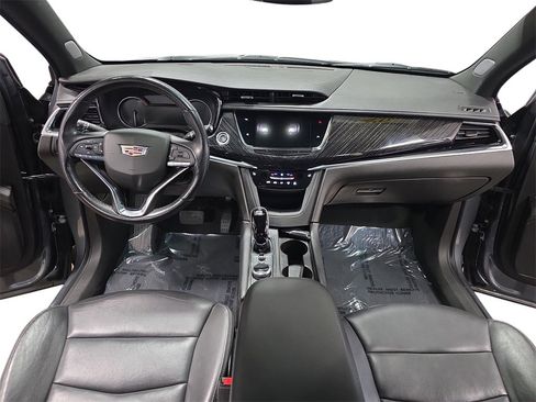 Used 2022 Cadillac XT6 Premium Luxury image 9