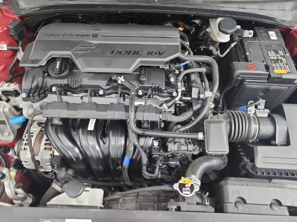 Used 2025 Hyundai Elantra SEL FWD image 37