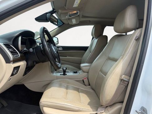 Used 2014 Jeep Grand Cherokee Limited w/ Luxury Group II AWD/4WD image 2