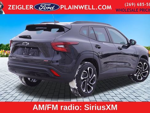 Used 2025 Chevrolet Trax RS w/ Sunroof Package image 5