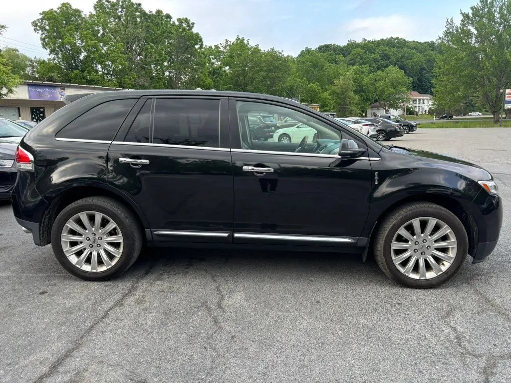 Used 2015 Lincoln MKX AWD w/ Equipment Group 102A image 9