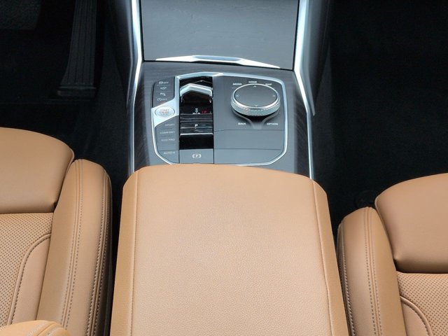 Used 2024 BMW 330i xDrive Sedan AWD/4WD image 21