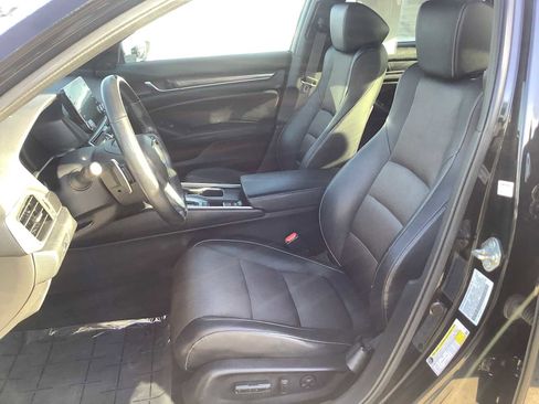 Used 2018 Honda Accord Sport image 11