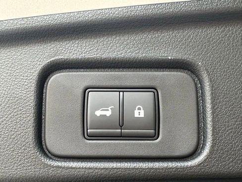 New 2025 Nissan Pathfinder SV w/ Black Appearance Package image 28