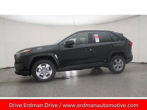 Certified 2025 Toyota RAV4 LE image 18