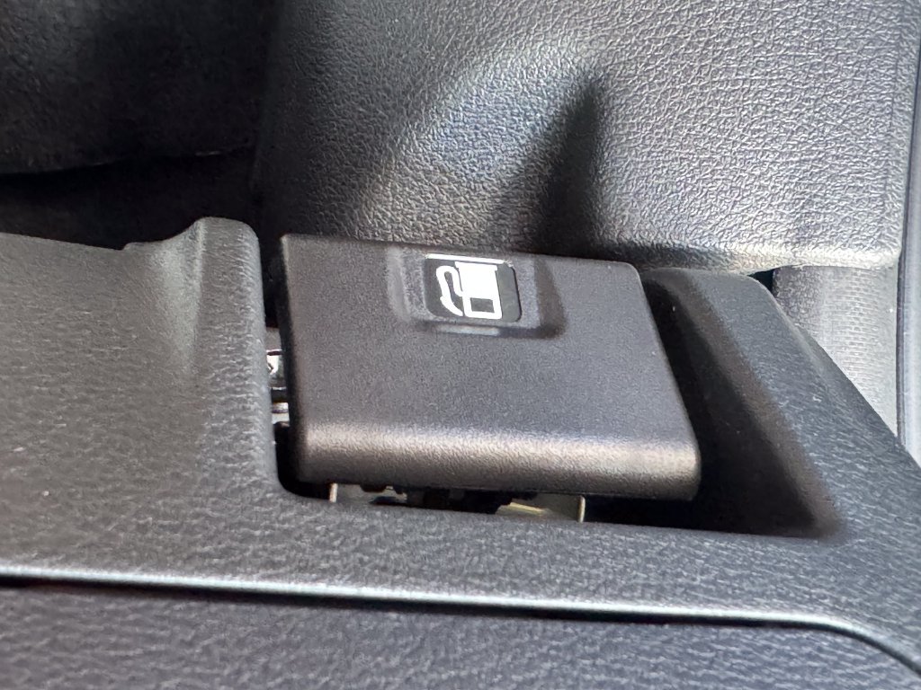 Used 2025 Nissan Sentra SR FWD image 30