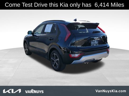 Certified 2025 Kia Niro EX image 6