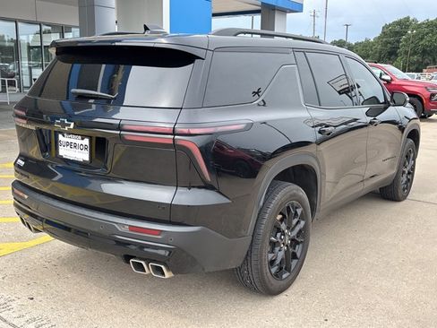 Used 2024 Chevrolet Traverse LT w/ Enhanced Driving Package FWD image 3