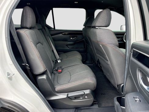 Certified 2025 Honda Pilot Sport image 31