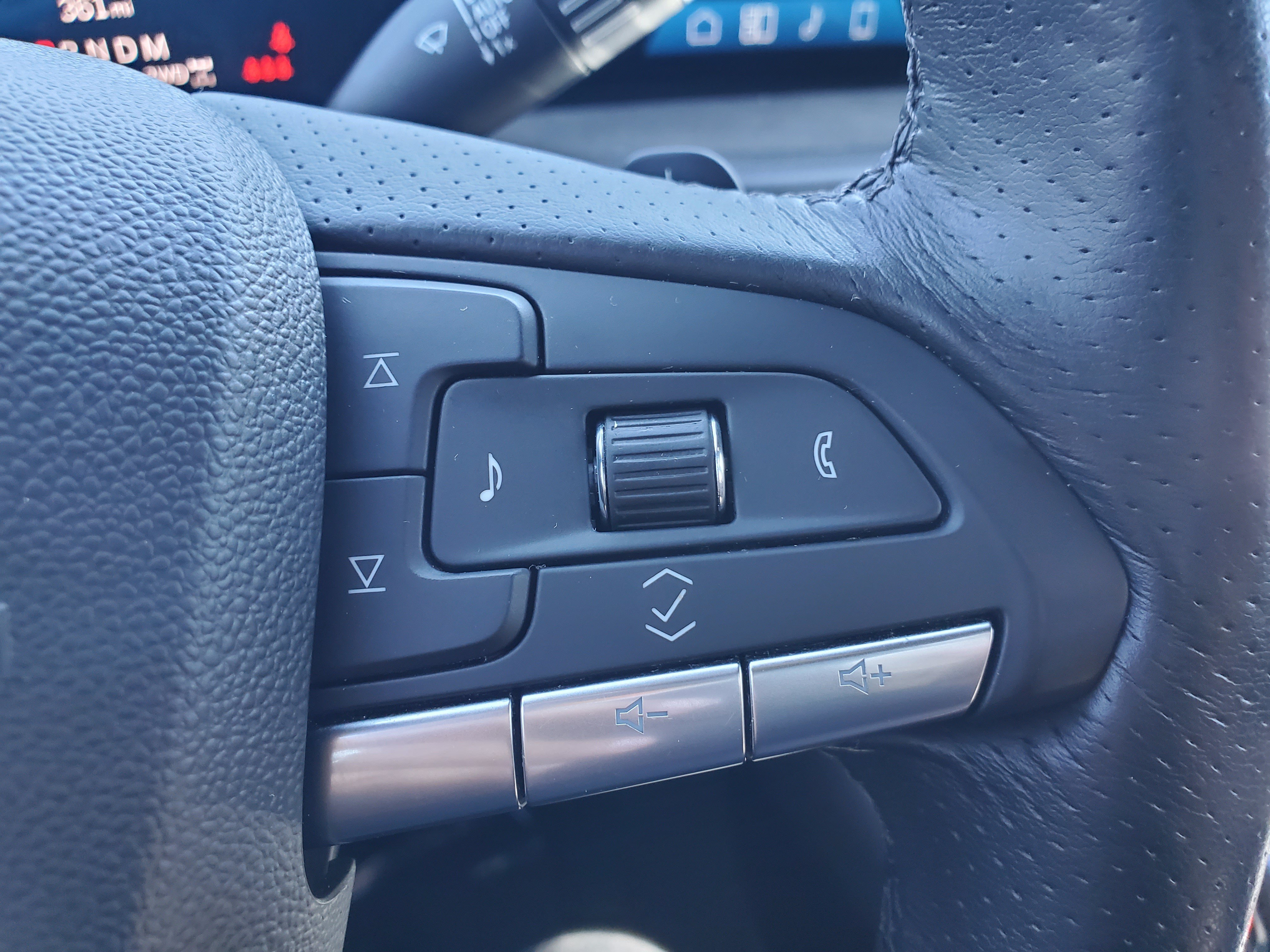 Used 2024 Cadillac XT4 Sport AWD/4WD image 15