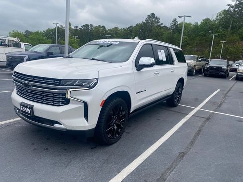 Used 2022 Chevrolet Suburban Premier AWD/4WD image 3