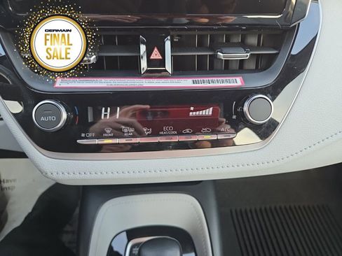 Used 2025 Toyota Corolla SE image 37