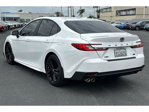Used 2025 Toyota Camry SE w/ Convenience Package FWD image 4