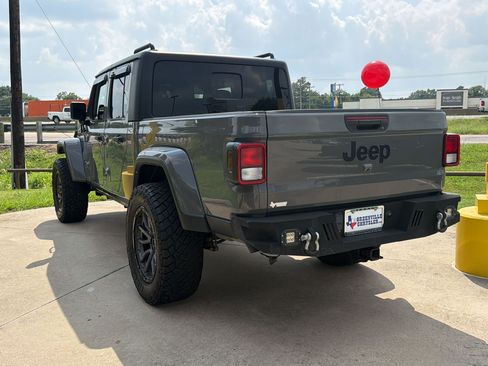 Used 2022 Jeep Gladiator Sport AWD/4WD image 3