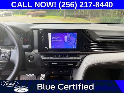 Used 2025 Toyota Camry SE FWD image 15