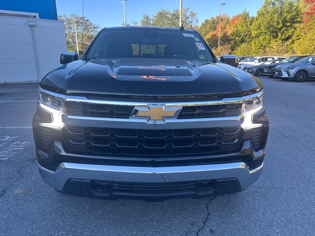 Used 2023 Chevrolet Silverado 1500 LT AWD/4WD image 2