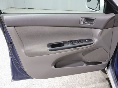Used 2005 Toyota Camry LE FWD image 16