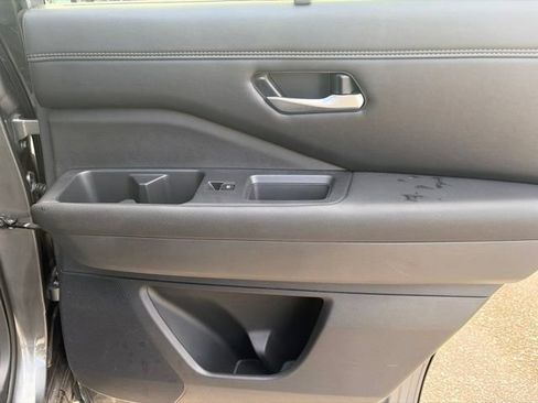 Used 2024 Nissan Pathfinder Platinum AWD/4WD image 18