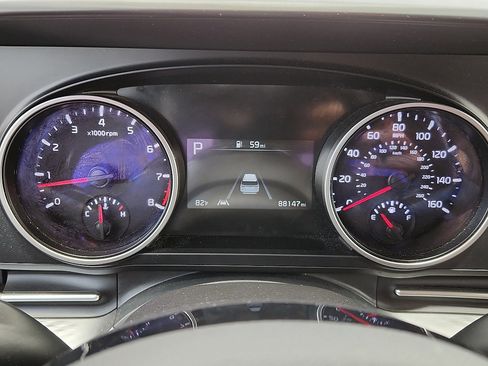 Used 2023 Kia Carnival LX image 10