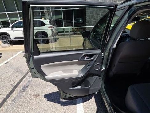 Used 2016 Subaru Forester 2.5i Touring AWD/4WD image 22