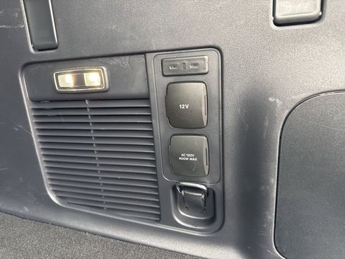 Used 2025 Lincoln Navigator L Reserve AWD/4WD image 17