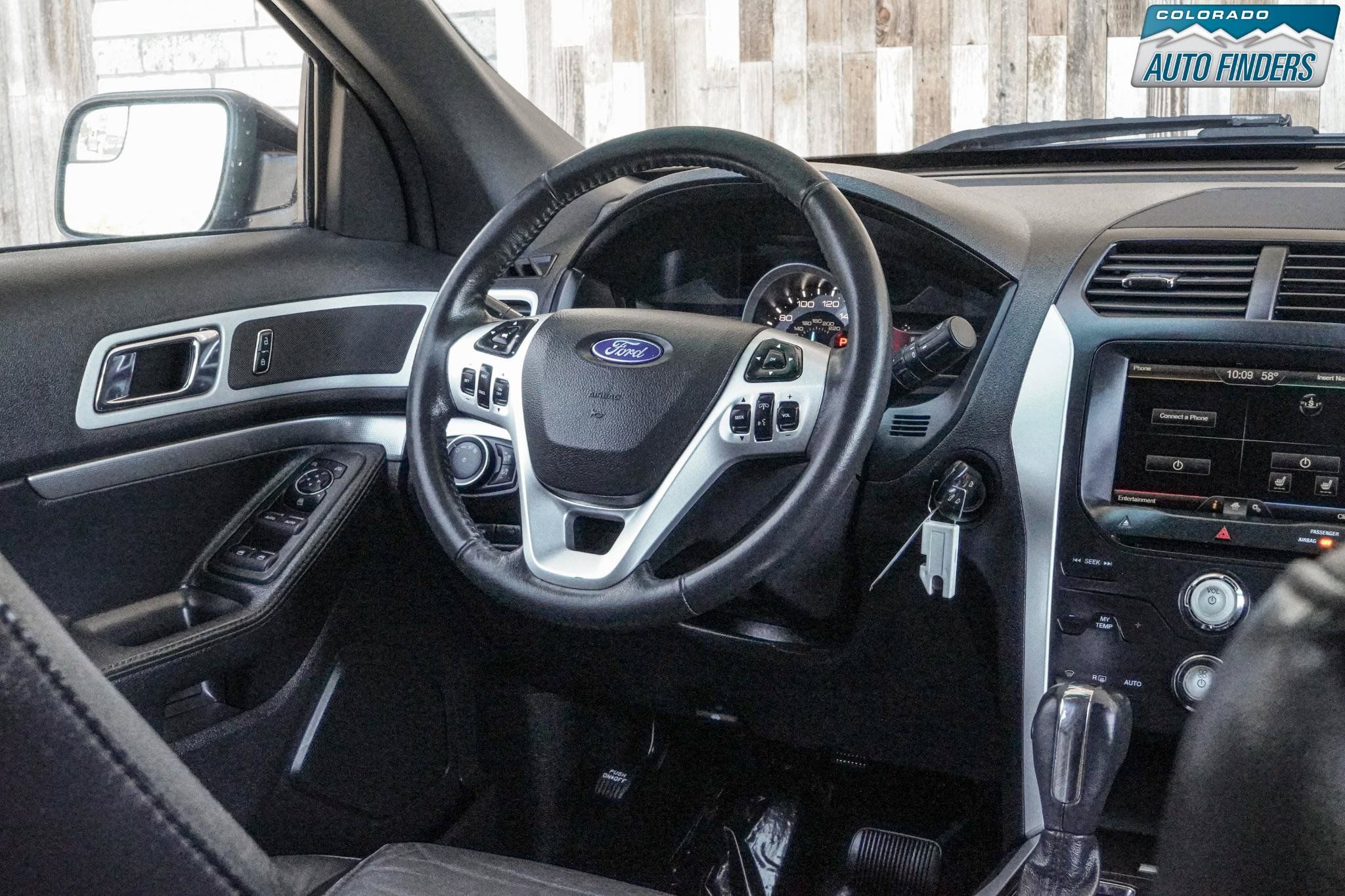 Used 2015 Ford Explorer XLT w/ Equipment Group 202A AWD/4WD image 15