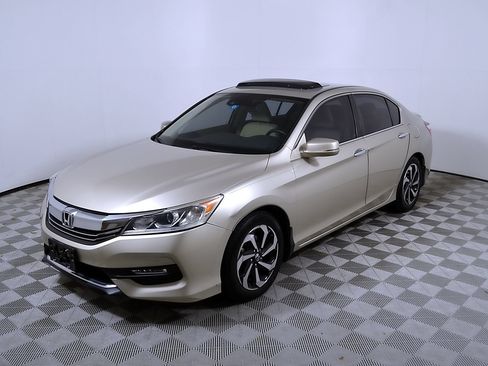 Used 2017 Honda Accord EX image 3