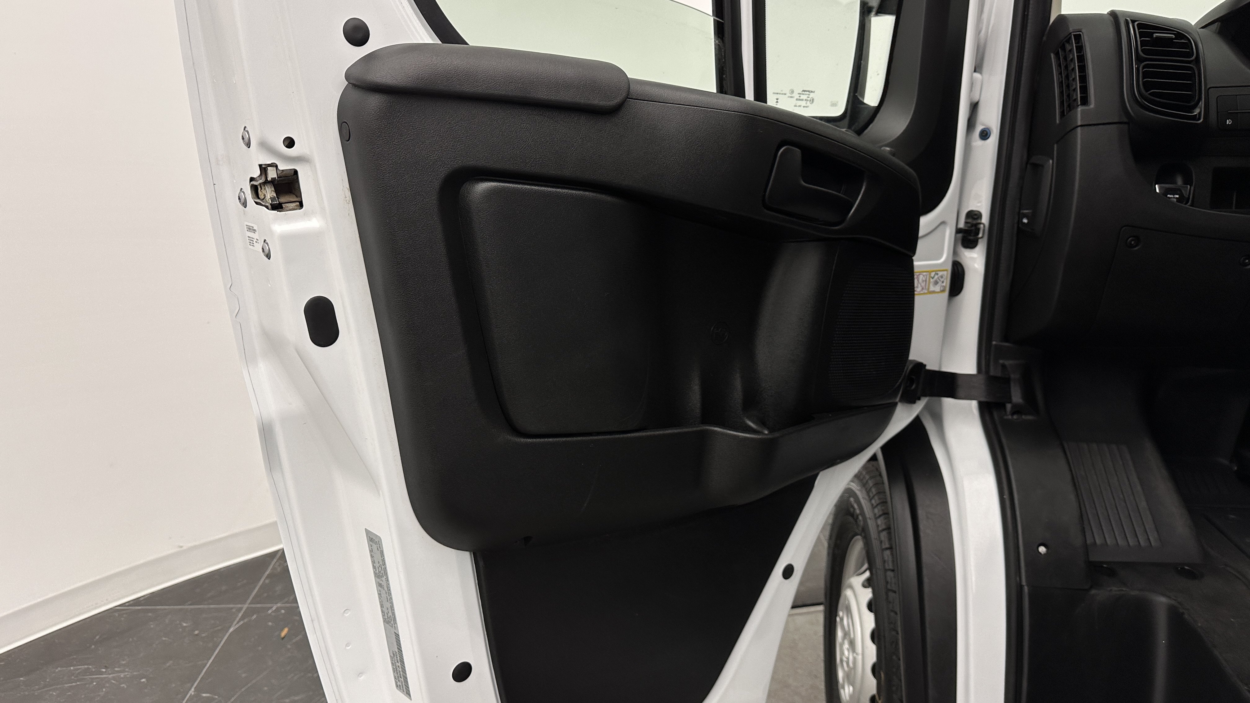 Used 2026 RAM ProMaster 2500 w/ Convenience Group FWD image 10