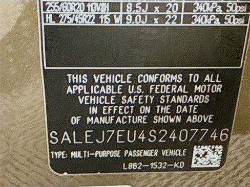 Used 2025 Land Rover Defender 110 S image 34