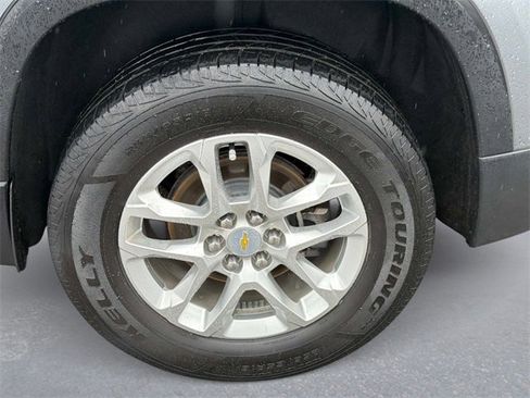 Used 2020 Chevrolet Traverse LT image 10