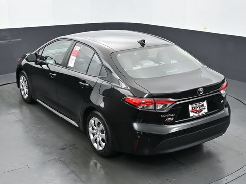 Used 2025 Toyota Corolla LE FWD image 30