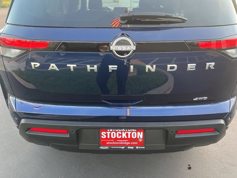 Used 2025 Nissan Pathfinder SV AWD/4WD image 15