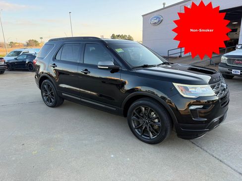 Used 2018 Ford Explorer XLT w/ Equipment Group 202A image 3