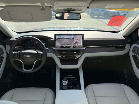 Used 2025 Ford Explorer Platinum w/ Ultimate Package image 29
